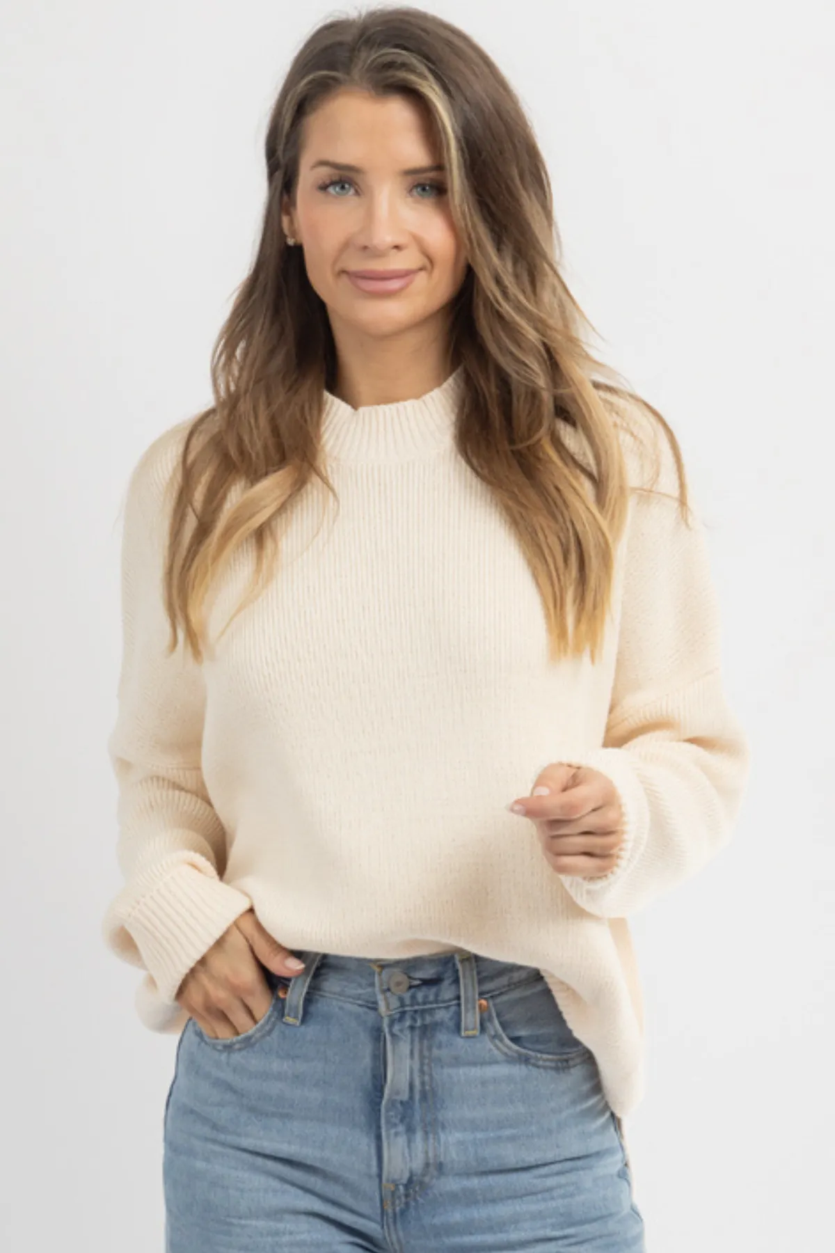 CREAMY BEIGE RIBBED SWEATER